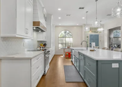 Teal Island Kitchen project, kitchen remodeling by Greystone Kitchens in Jacksonville, FL, photo 4 of 4